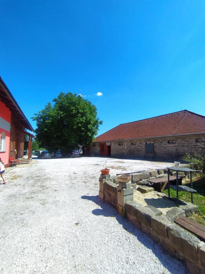 Haškovna - tradice zájezdního hostince u Prachovských skal Ohavec Exterior foto
